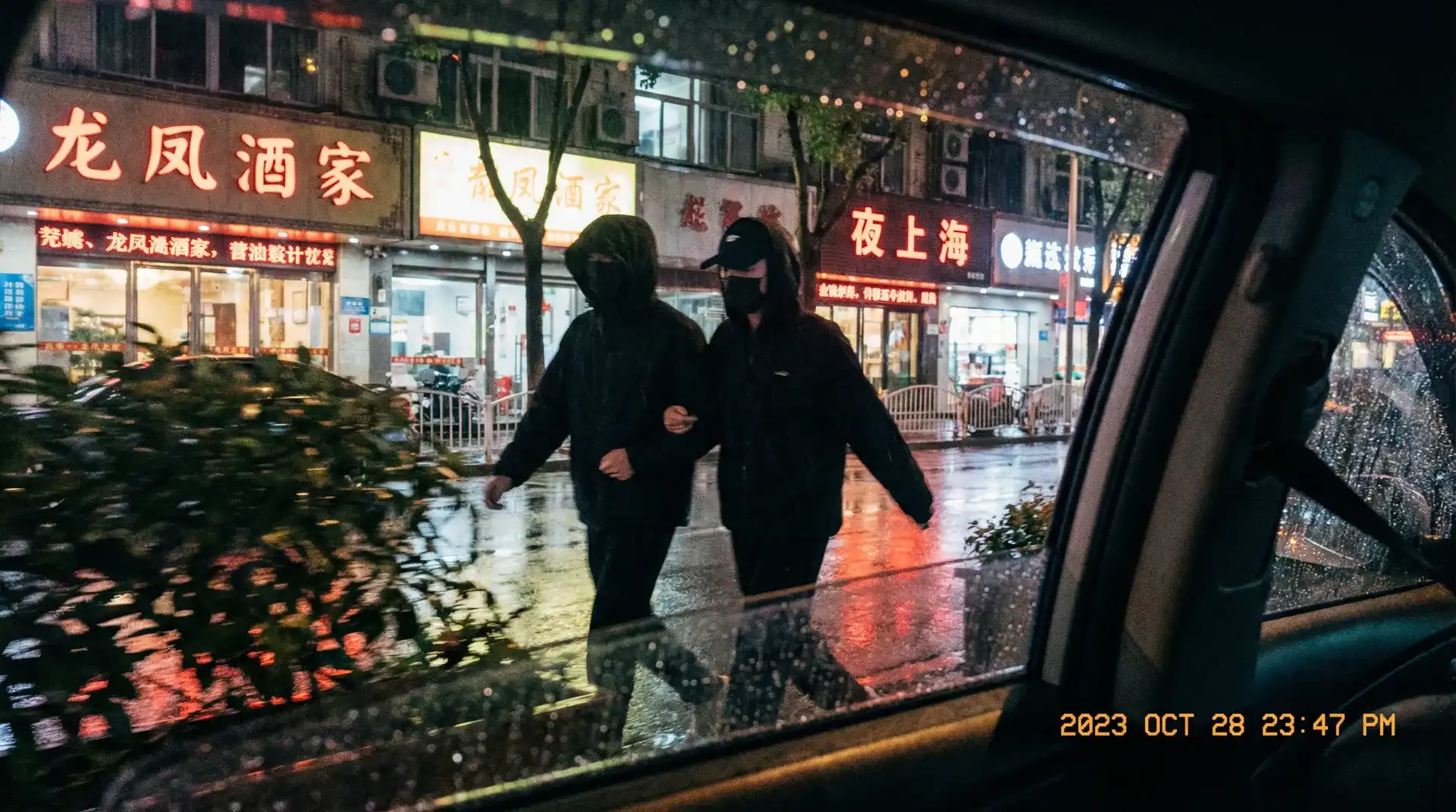 AG体育真人娱乐 - 顶流明星深夜密会现场抓拍照片